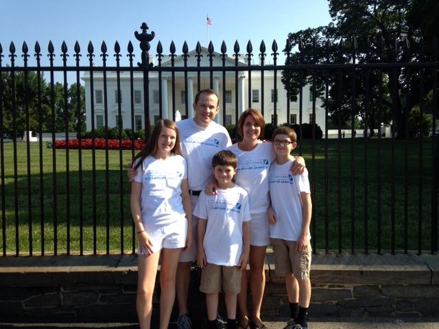 迈克·柯林斯和家人在华盛顿特区的白宫.C.
